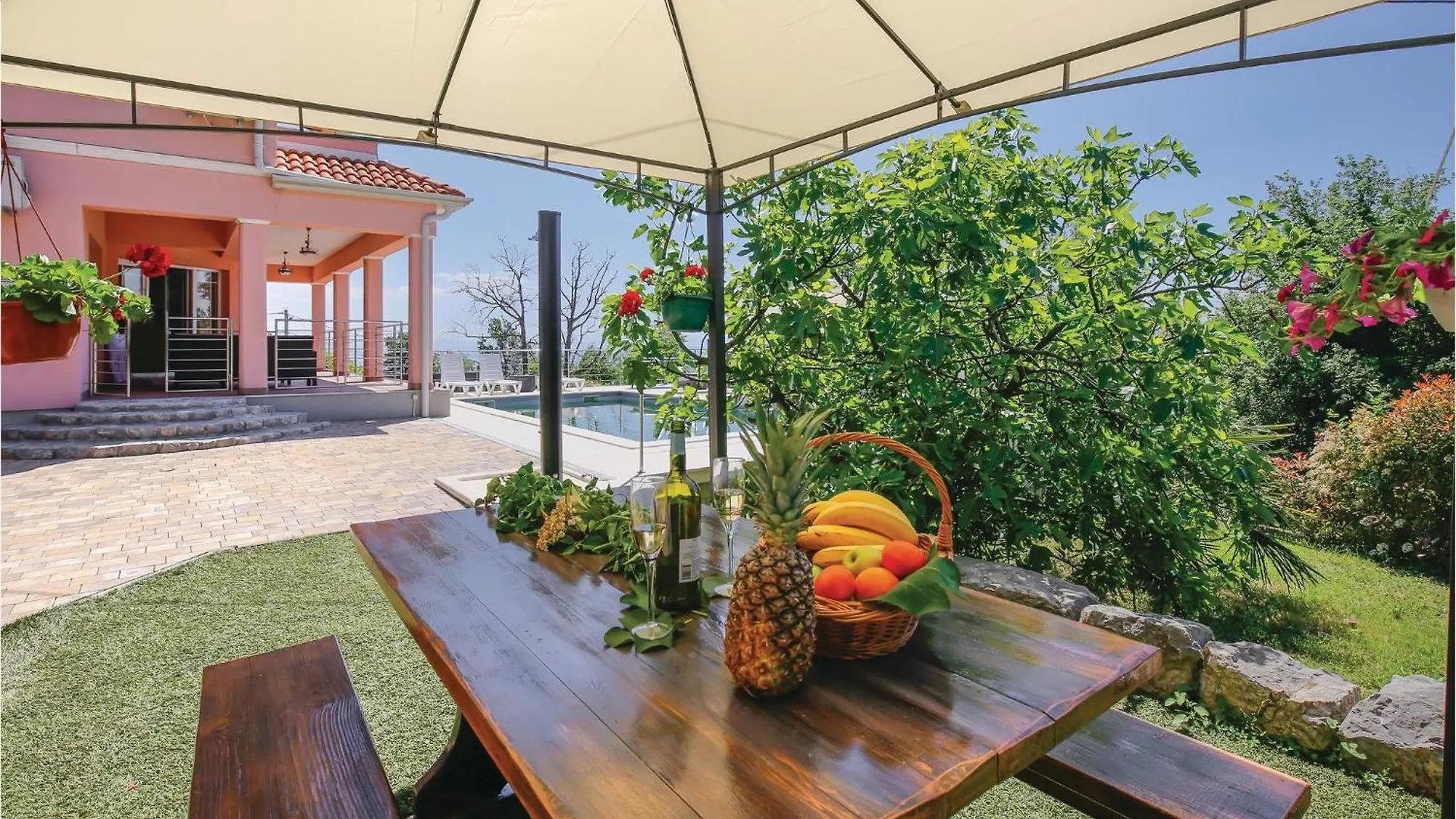 Amazing Home In Icici With Heated Swimming Pool