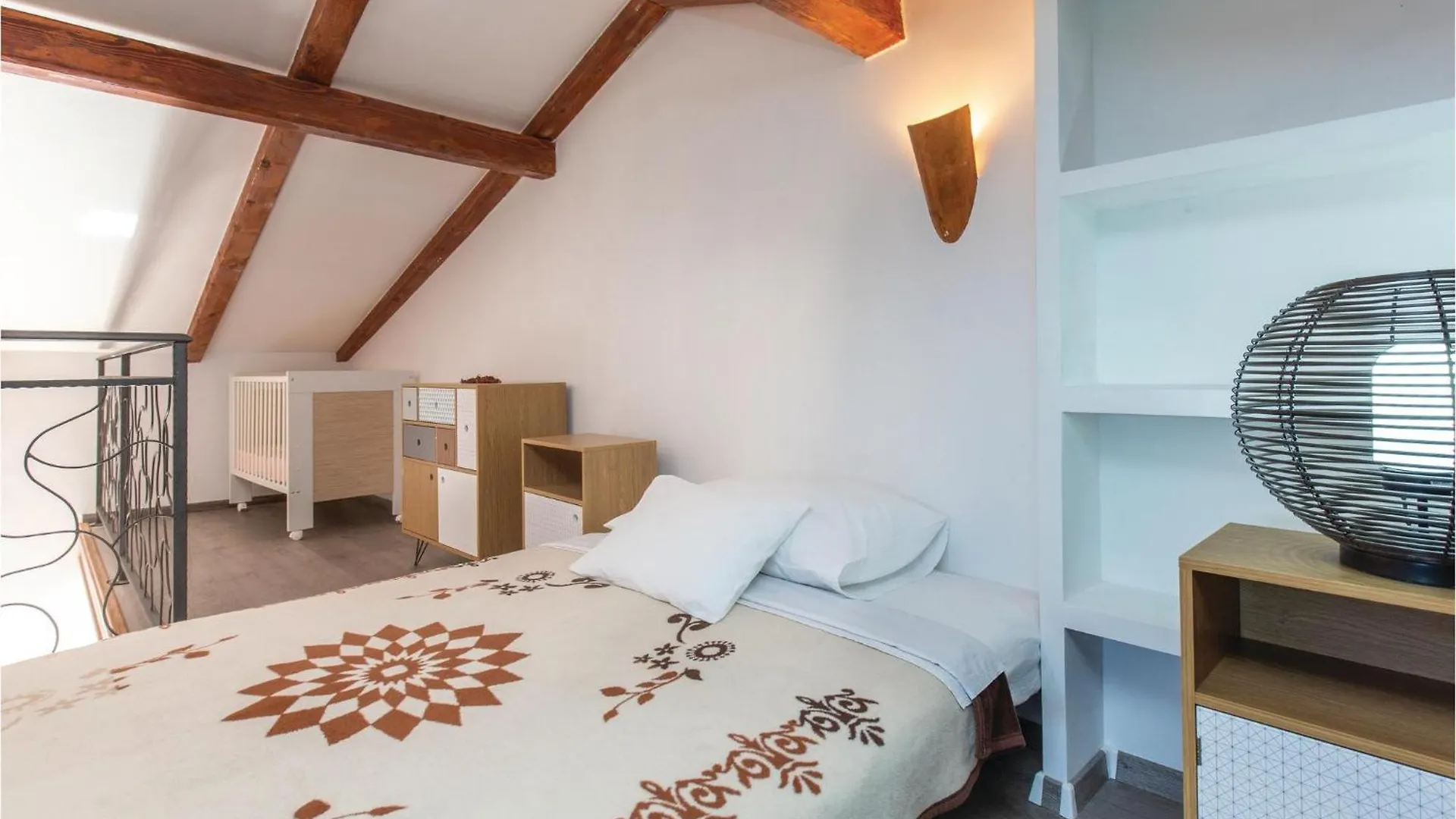 Casa vacanze Amazing Home In Icici With Heated Swimming Pool