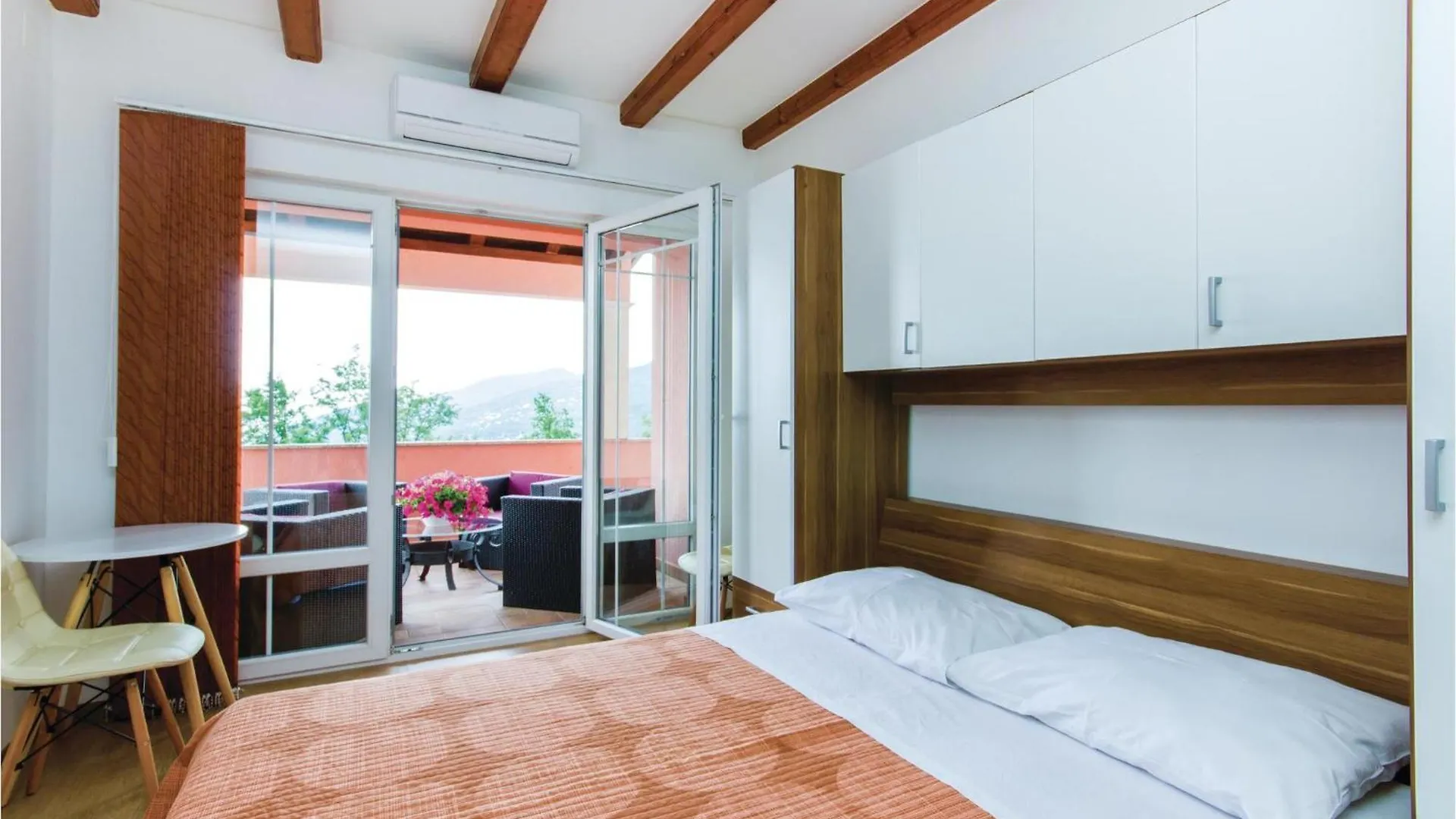 Casa vacanze Amazing Home In Icici With Heated Swimming Pool