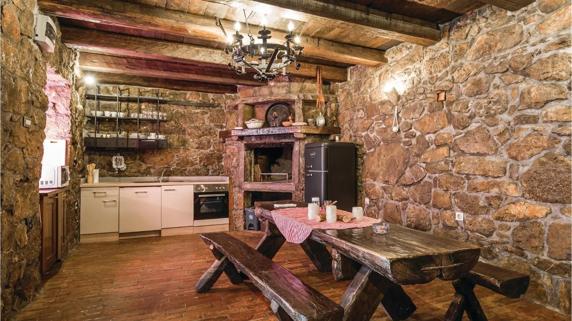 Casa vacanze Amazing Home In Icici With Heated Swimming Pool